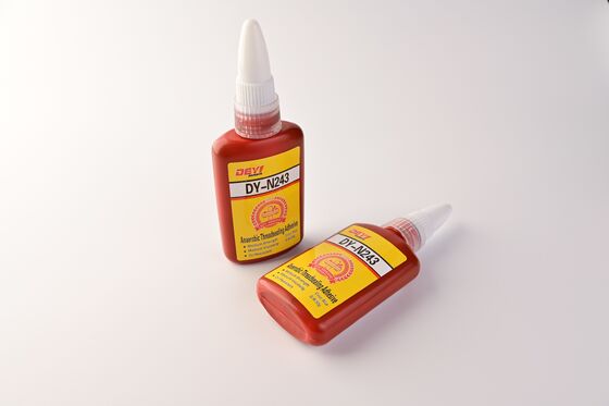 Adhesive anaerobic sealant for pipe threads offers effective screw locking and leak prevention in equipment (Kleśny anaerobowy uszczelniacz dla nitek rurowych zapewnia skuteczne zablokowanie śruby i zapobieganie wyciekom w sprzęcie)